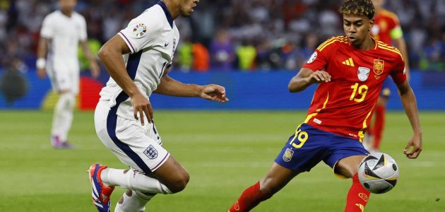 منتخب إسبانيا يتوج بكأس أمم أوروبا بعد الفوز بثنائية على إنجلترا