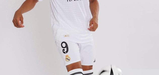 والدة كيليان مبابي تكشف تفاصيل الأزمة بين اللاعب وباريس سان جيرمان
