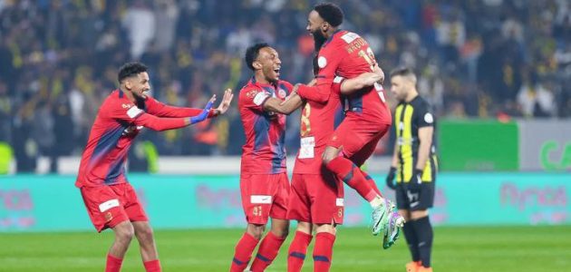 بمشاركة محمد شريف وطارق حامد.. الخليج يفوز على ضمك في دوري روشن السعودي